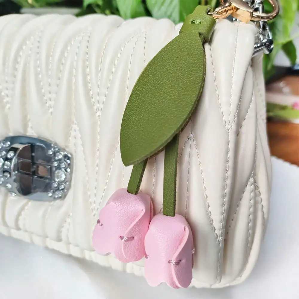 Fashion Tulip Bag Decoration PU Leather Leaf Flower Key Chain Fashion Cute Charm Creative Bag Pendant For Family/Friends Gift H260225