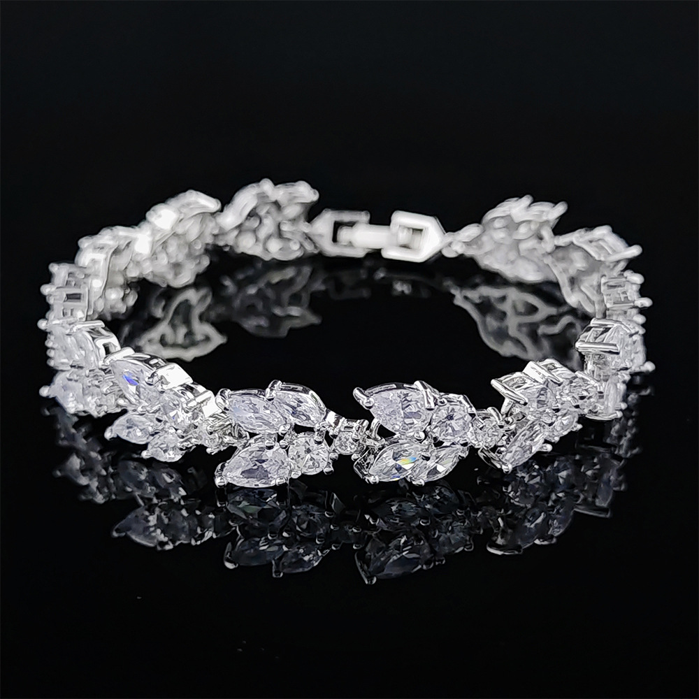 Cross-Border Hot-Selling Jewelry Bracelet for Women, Non-Fading, Niche, High-End Design Jewelry - view 3