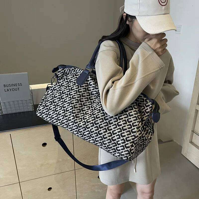 Handheld Bag Women Large Capacity Lightweight Short Distance Travel Luggage Portable Sports and Fitness for Going Out Y260225