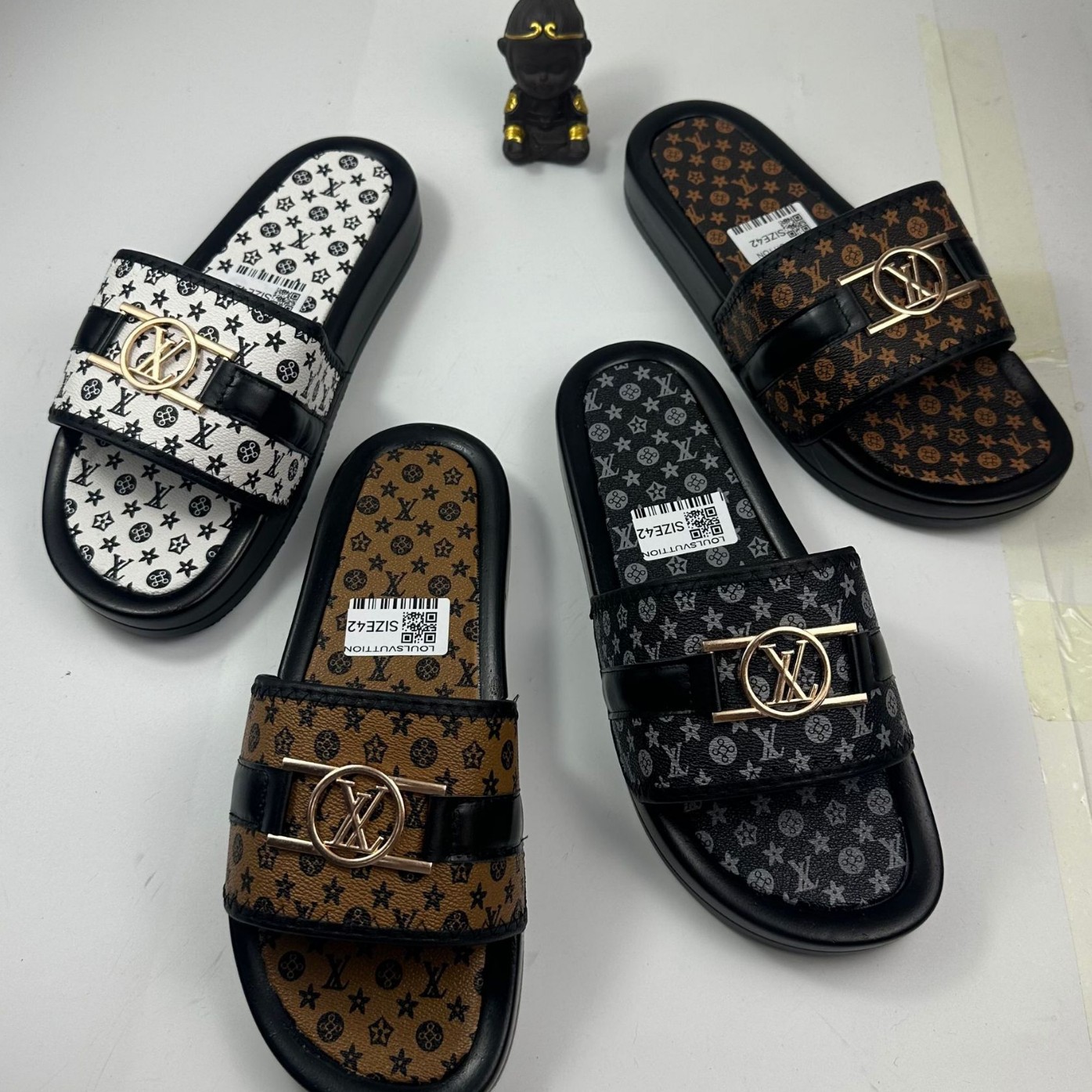 Free shipping 2026 Summer New Casual Fashion Designer Sandals Letter Outdoor Home Beach Slippers For Men