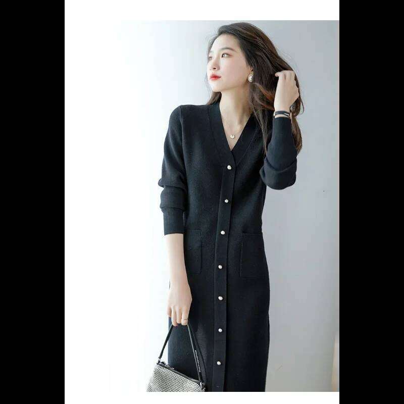 New Retro Long-sleeved V-neck Slim Mid-length Knitted Dress for Autumn and Winter XJ260225