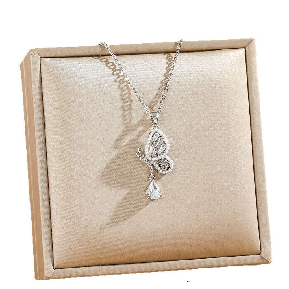 Light Luxury Princess Butterfly Necklace for Women Internet Celebrity Choker High-End Clavicle Chain