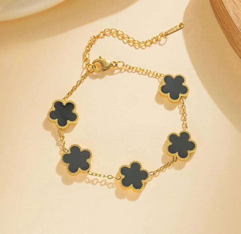 The stainless steel double-sided bracelet with five-leaf petals and gold-plated clovers is the best family gift for mothers, lad Z260225