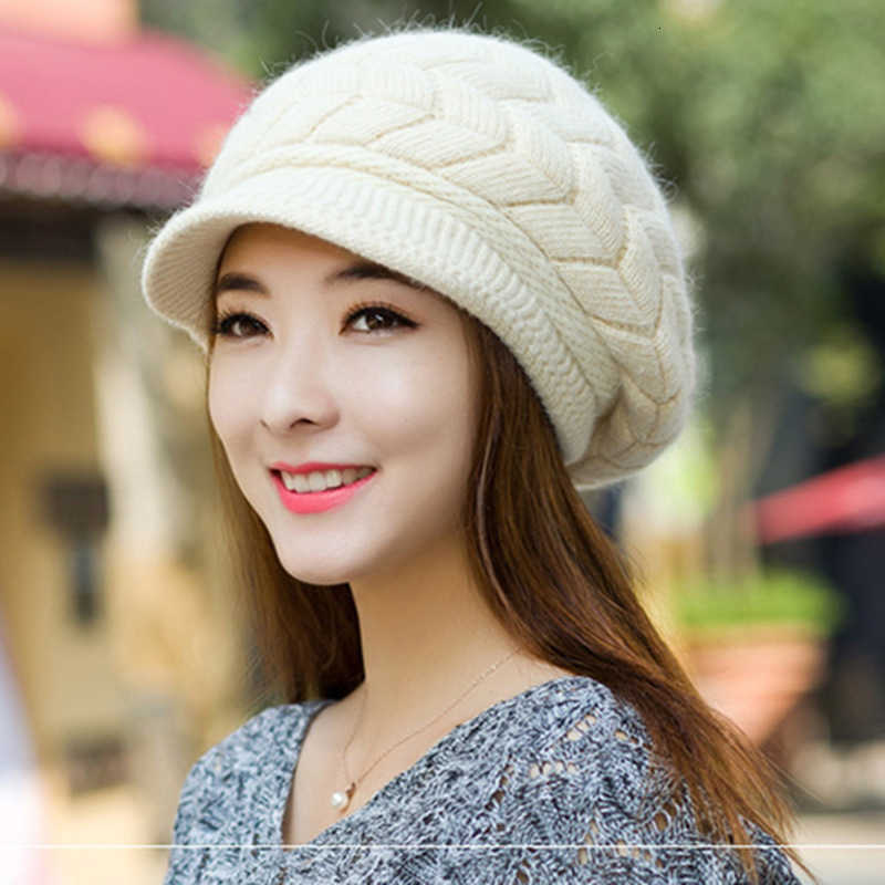 Womens autumn and winter hats are fashionable and versatile warm woolen hats with fleece lining thickened berets and knitted caps with duckbill design