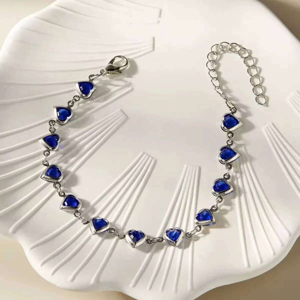 This Exquisite Bohemian Candy-Colored Heart-Shaped Crystal Ladies Bracelet is a Perfect Holiday Gift For Mothers And Wives Z260225