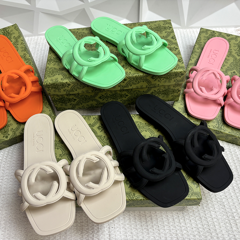 Designer Sandals Luxury Women's Hollow New Color Thick Bottom Slippers Men's Slippers Fashion Classic Retro Cute Sunshine Beach Sandals