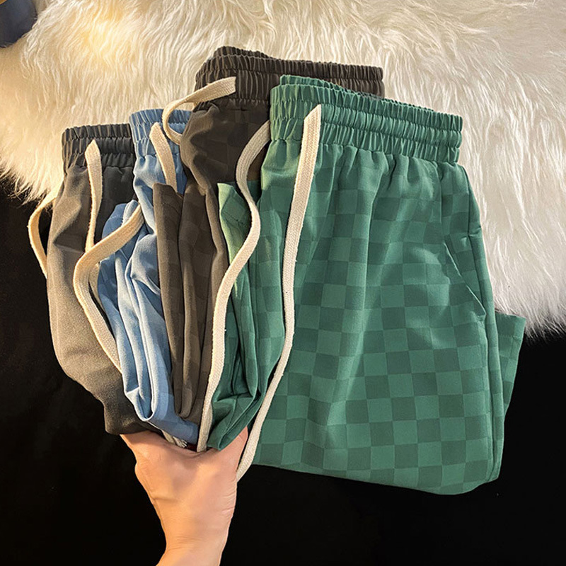 2026 New Designer Men's Khaki Check Shorts - Lightweight Style, Fashionable American Retro Beach Shorts, Loose And Casual Shorts, Luxurious Men's Beach Pants