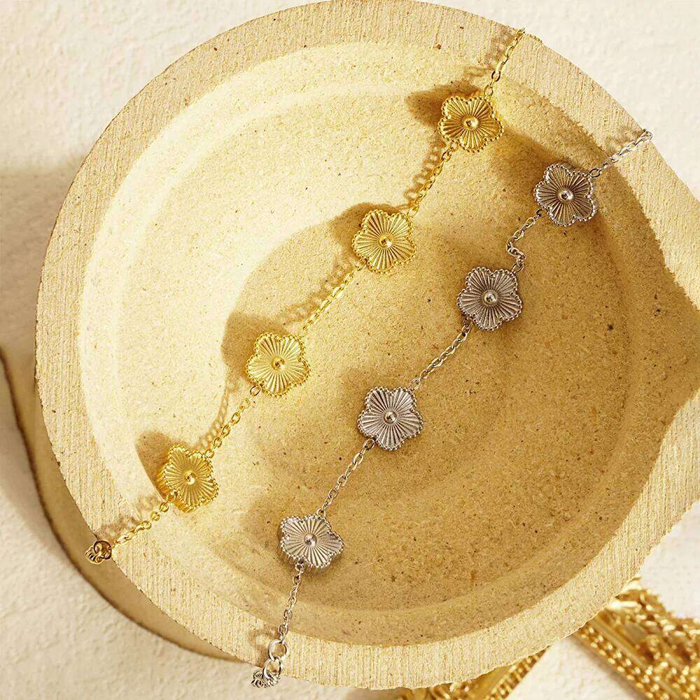 Fashion Flower Stainless Steel Bracelets For Women Trendy Gold Color Metal Bracelet Party Birthday Daily Cute Romantic Jewelry Z260225