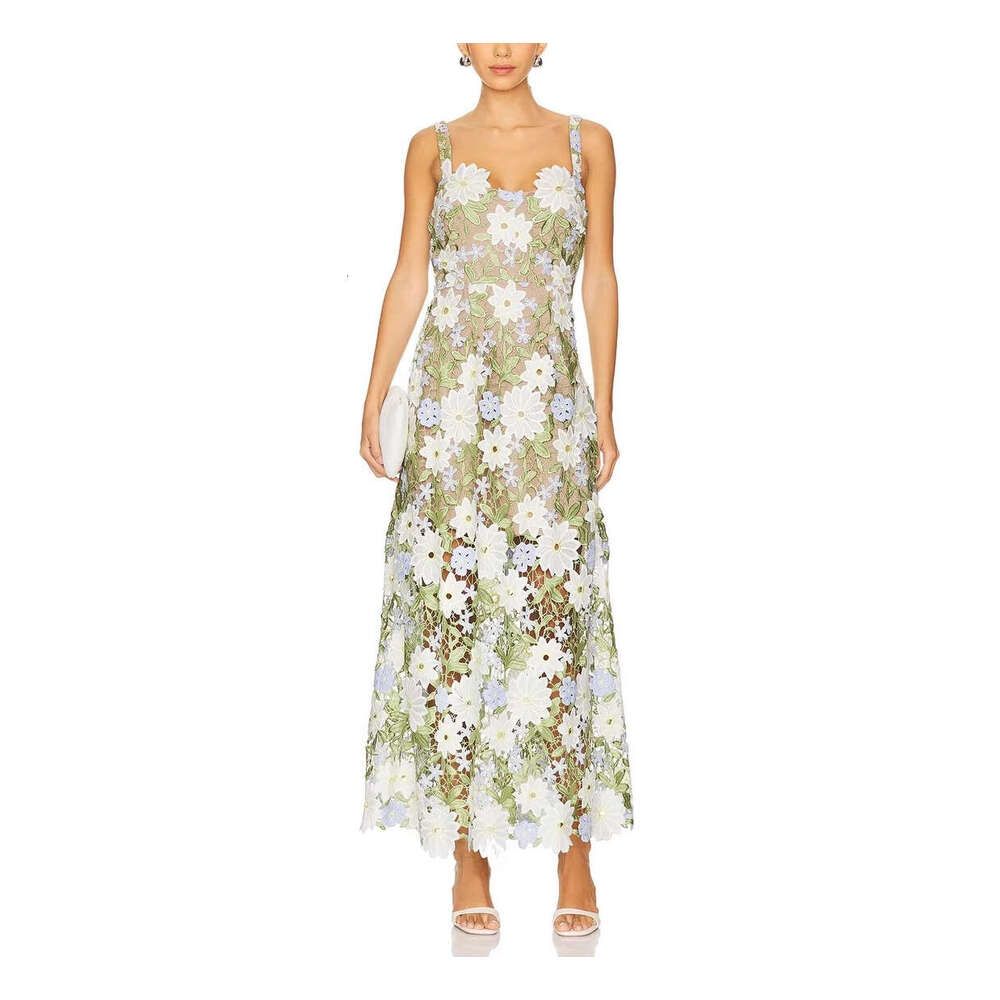 The 2026 new fashion niche offers a flowing vest with brightly colored floral lace waistband and long skirt