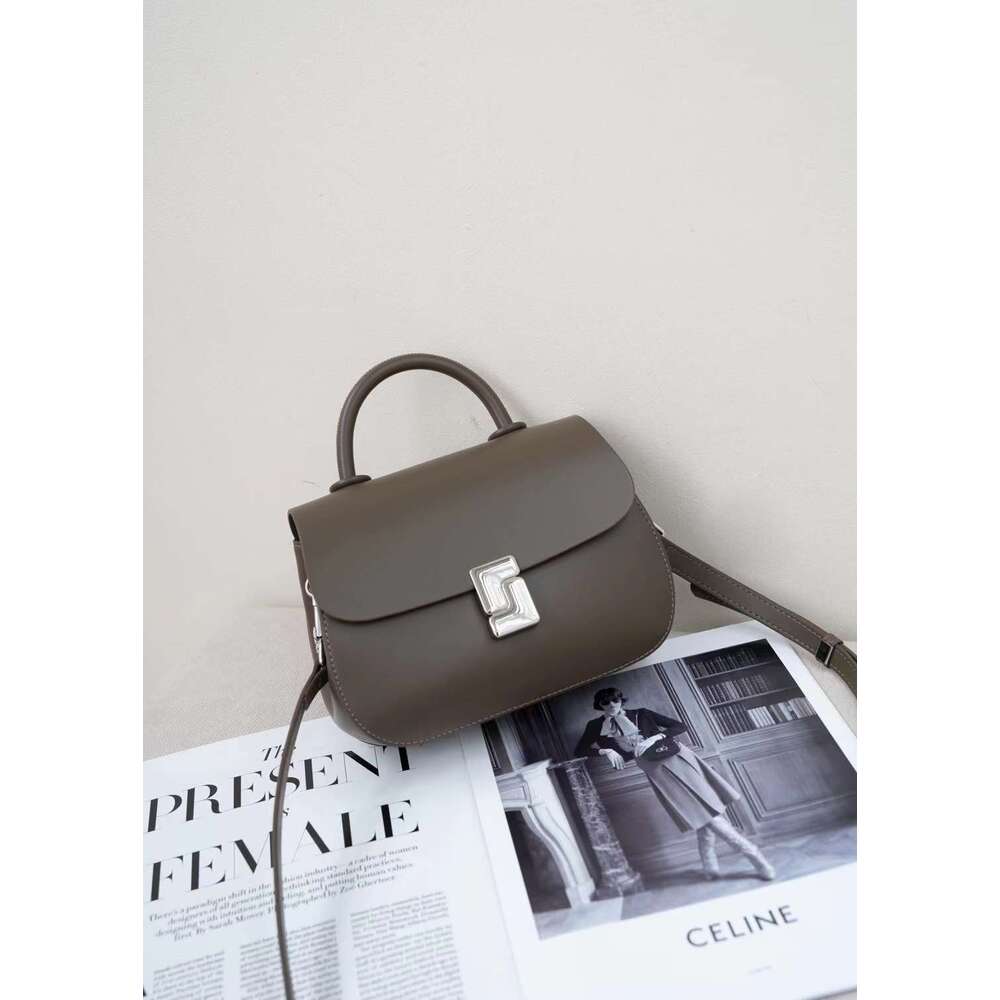 Luxury Shoulder Bags Totes Genuine Leather Women S Vintage Saddle Fashionable Small Round High End Exquisite Bag Classic Trendy Versatile Crossbody SE