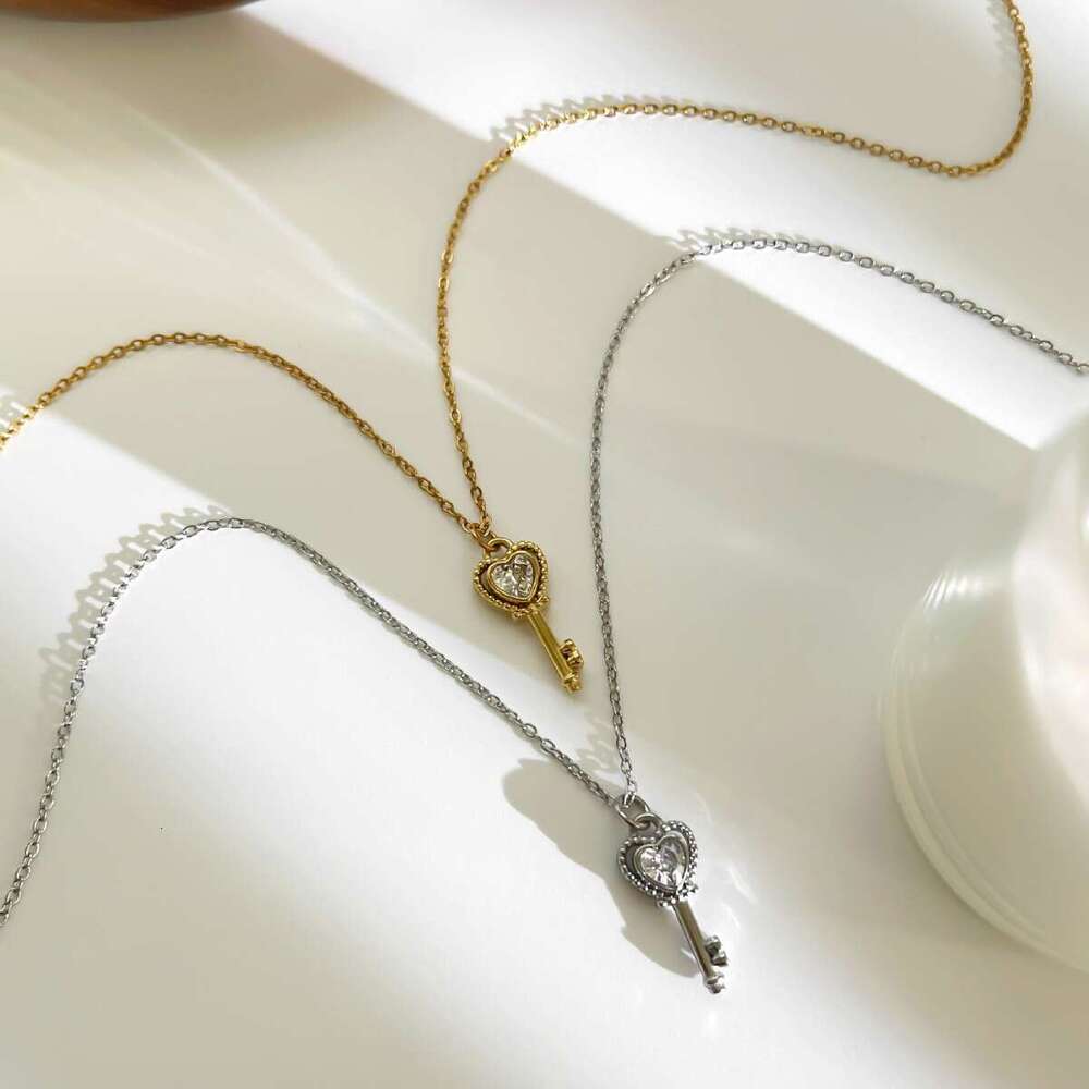 Minimalist Heart-shaped Key Pendant With Rhinestones Women's Necklace Fashion Collarbone Chain