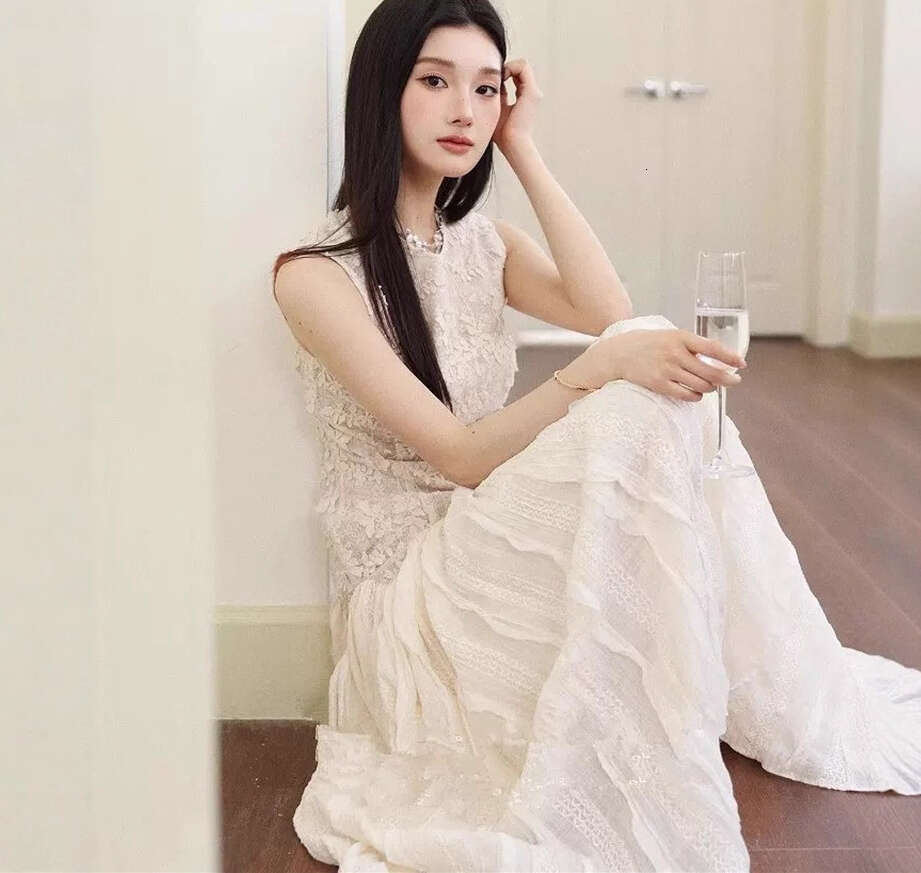 2026 New Spring and Autumn Elegant Ladies' Sleeveless Lace Jacquard Splicing Long Dress with Large Bottom for Women