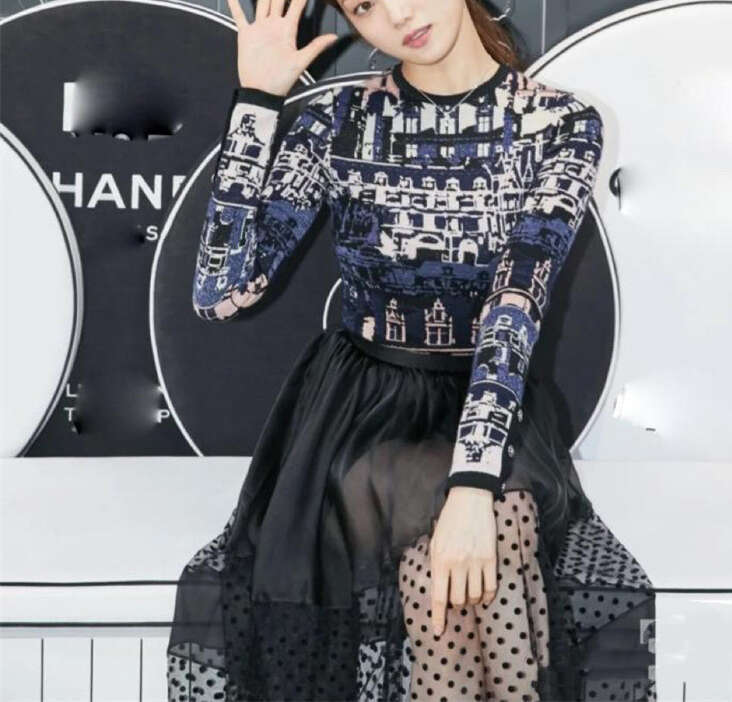 2026 Spring New European Series Celebrity Style Fashion Printed Knitted Top and Lace Horn Long Skirt Set