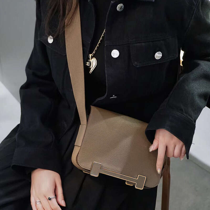 Fashionable Wooden Clog For Women Genuine Leather Kangkang With Wide Shoulder Strap Single Flight Attendant Bag Foreign Trade Mini Crossbody Small SEN