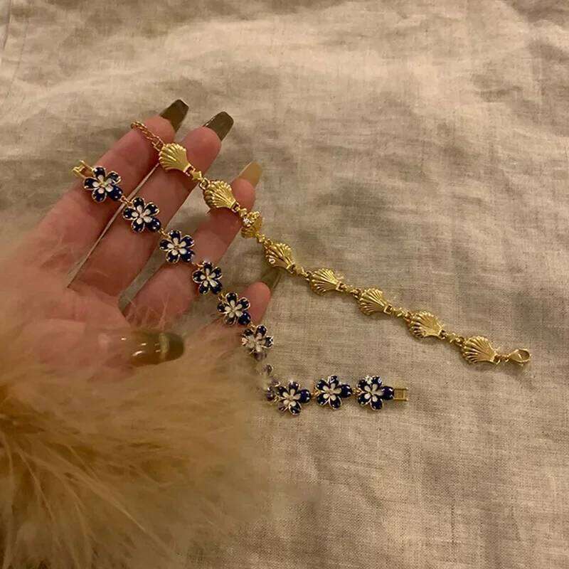 Golden Shell Retro Flower Women's Bracelet Light Luxury Versatile High End Unique Design Girlfriend Accessories Banquet Jewelry Z260225