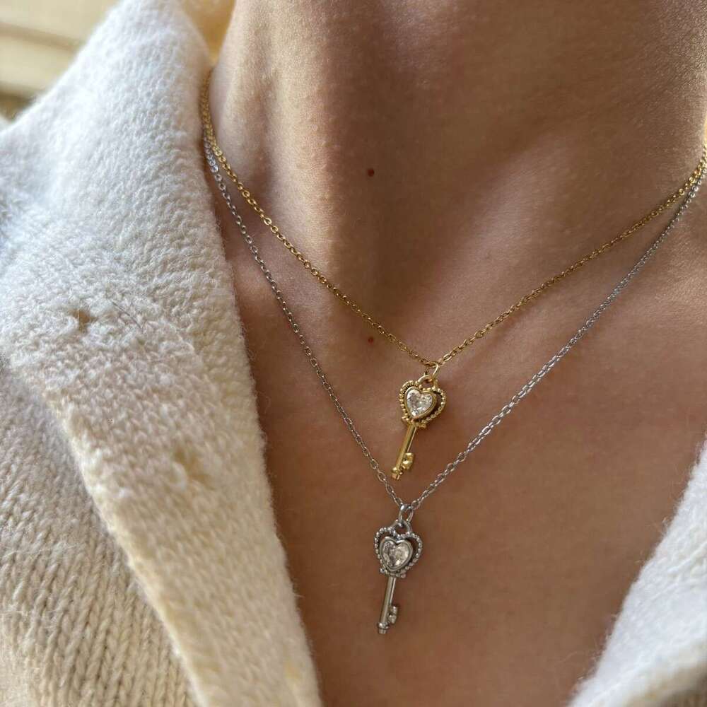 Minimalist Heart-shaped Key Pendant With Rhinestones Women's Necklace Fashion Collarbone Chain