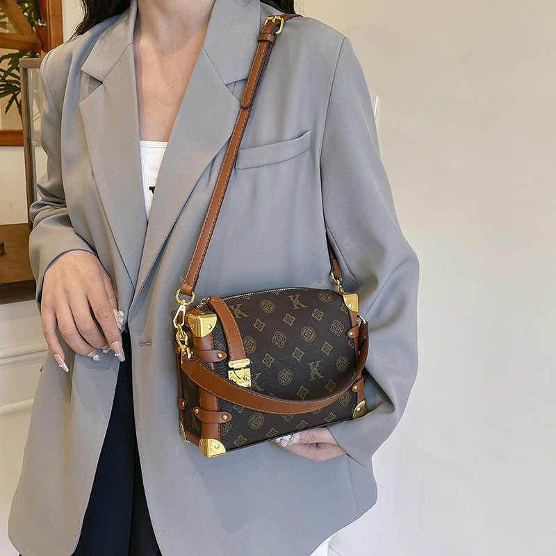 LUYIWEINASI Premium sense small square box bag women 2025 new retro printing commuter cosmetic bag shoulder bag oblique span bag women