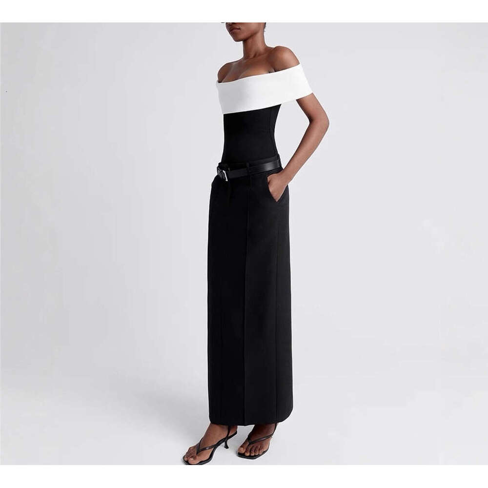 New designer niche fashion black and white contrasting color off shoulder slim fit multifunctional knitted women's top 2026