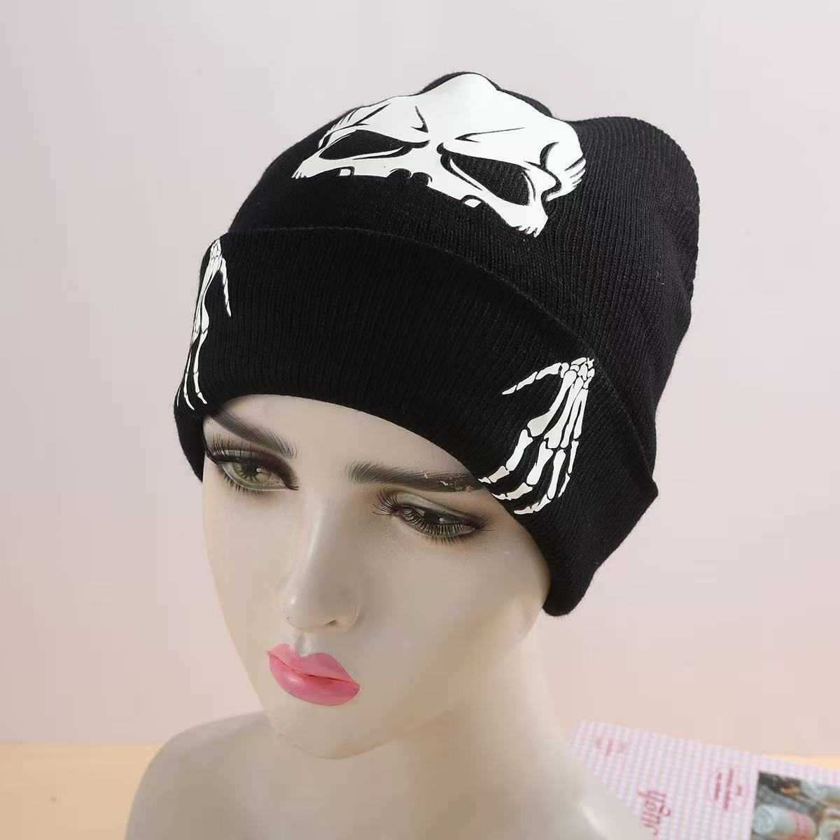 Winter warm knitted hat Halloween glow-in-the-dark knitted hat skull design quirky and versatile trendy mens hat S260225