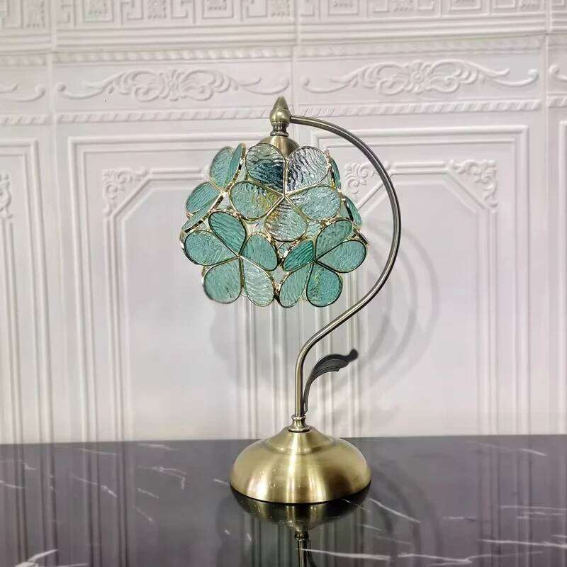 Tiffany Creative Petal Desk Lamp Luxury Romantic European Decoration Lamps American Retro Butterfly Flower Glass Light H260225