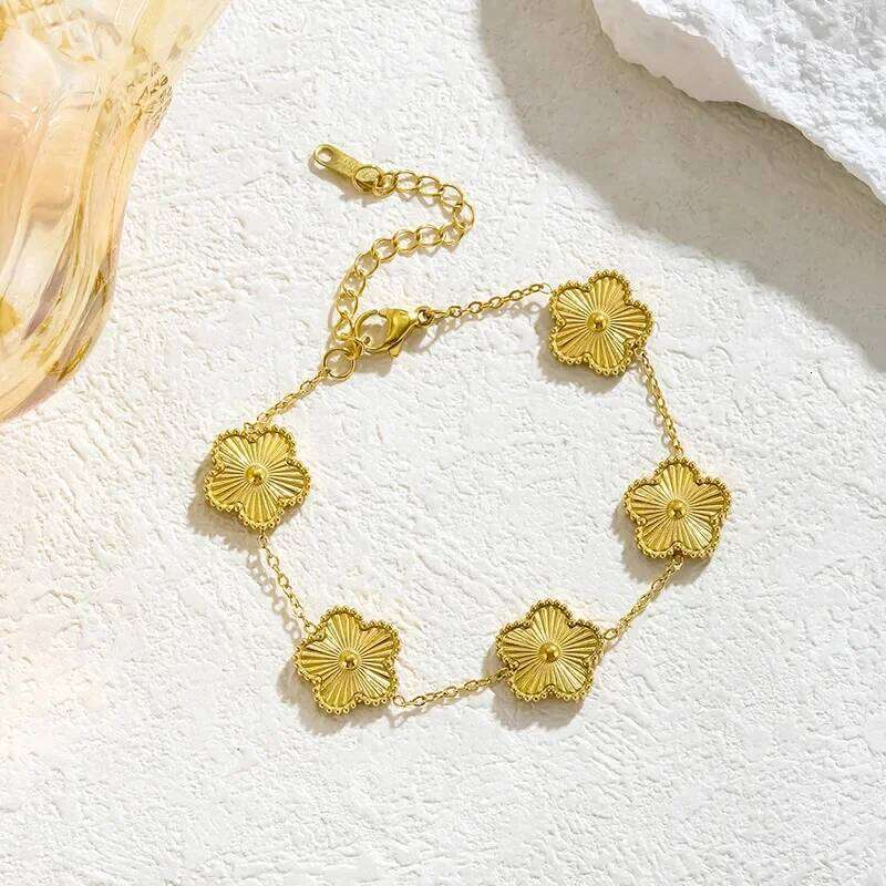 Hot Selling High-Quality Plum Blossom Plant Metal Five Leaf Flower Bracelet Necklace With Double-Sided Y2K Style Clover Z260225