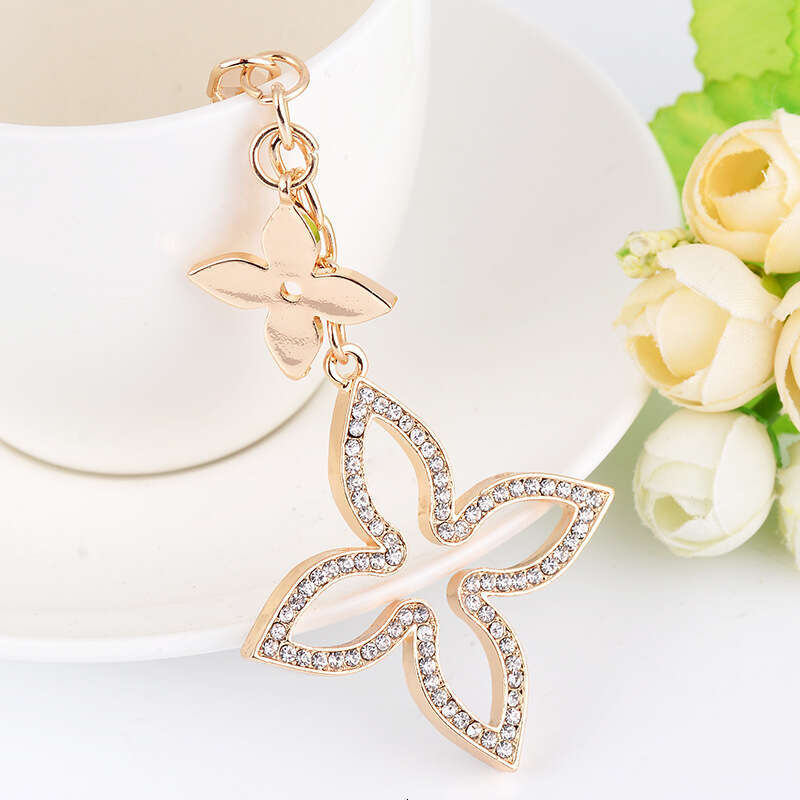designer Unisex Keychain Versatile Double Four-leaf Flower Made Of Rose Gold Textured Metal Main Diamond-studded Outdoor Recreation