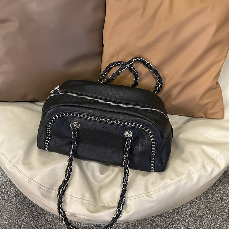 3 Colors Women Designer Calfskin Jumbo Bowling Shoulder Bag With Silver Chain Around Bag Matelasse Chain Zipper Large Capacity Sport Travel Airport Bag 33X17x15CM