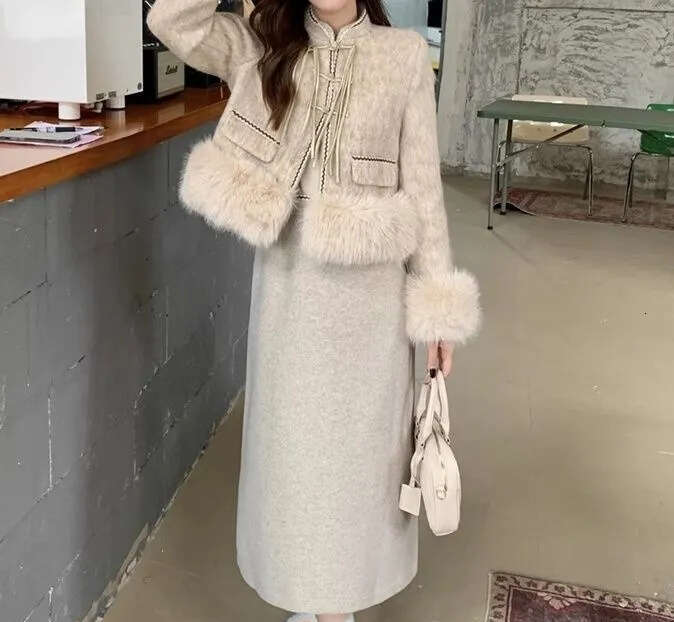Designer Zhenqiu Social Heavy Craftsmanship Elegant Pearl Edge Classic Style Pink Short Jacket Skirt Set