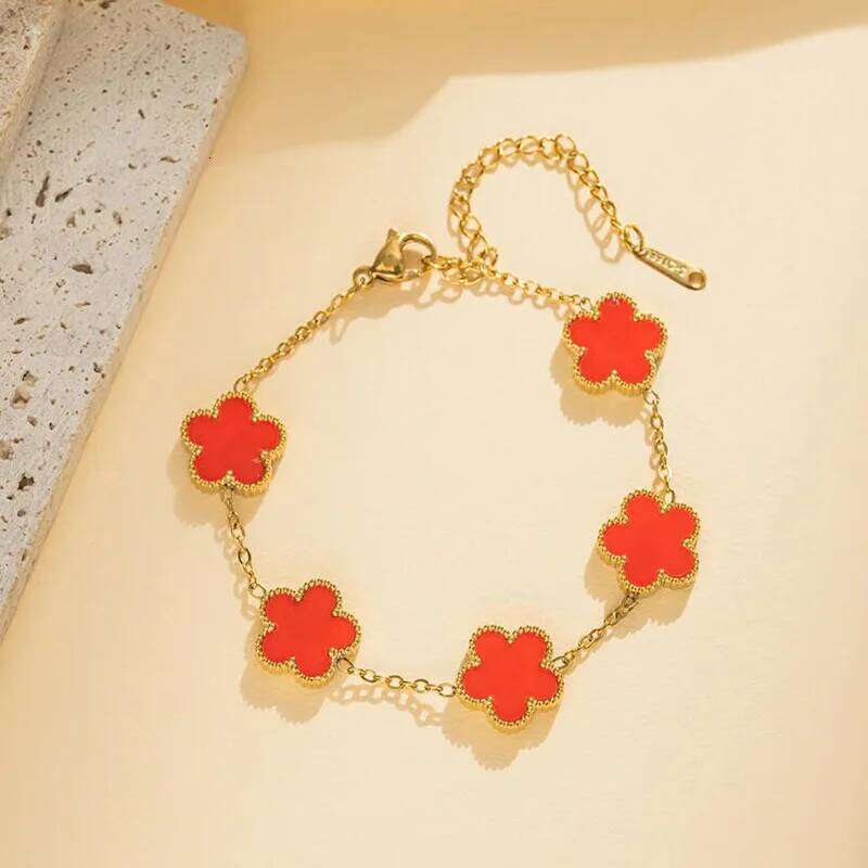 The stainless steel double-sided bracelet with five-leaf petals and gold-plated clovers is the best family gift for mothers, lad Z260225