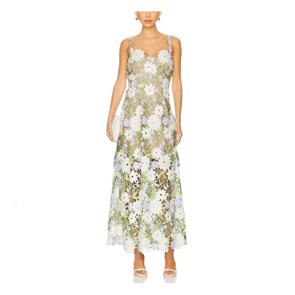 The 2026 new fashion niche offers a flowing vest with brightly colored floral lace waistband and long skirt