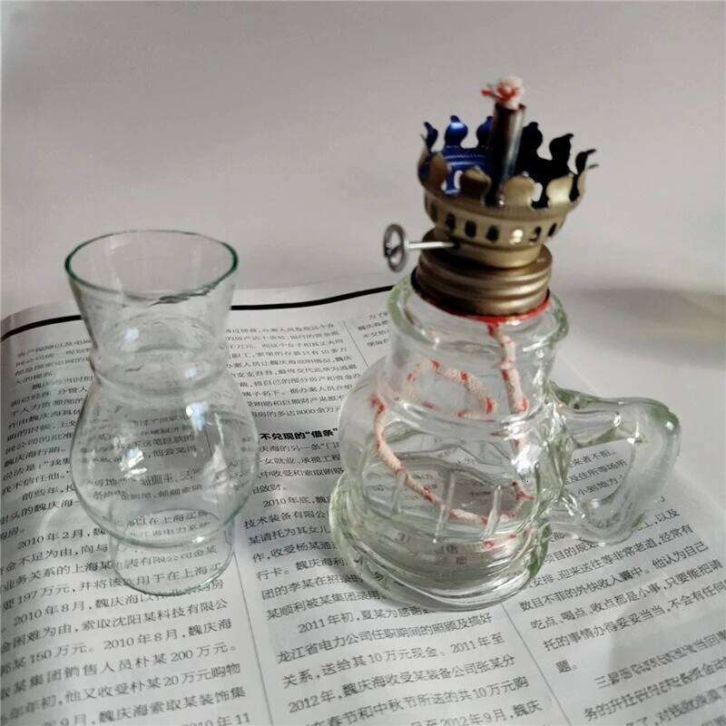 1 Windproof Retro Oil Vintage Kerosene Lamp with Glass Cover Great for Emergency Lighting and Home Decor W260226