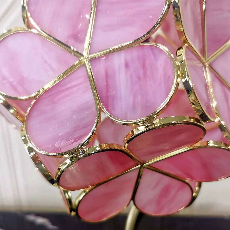 Tiffany Creative Petal Desk Lamp Luxury Romantic European Decoration Lamps American Retro Butterfly Flower Glass Light H260225