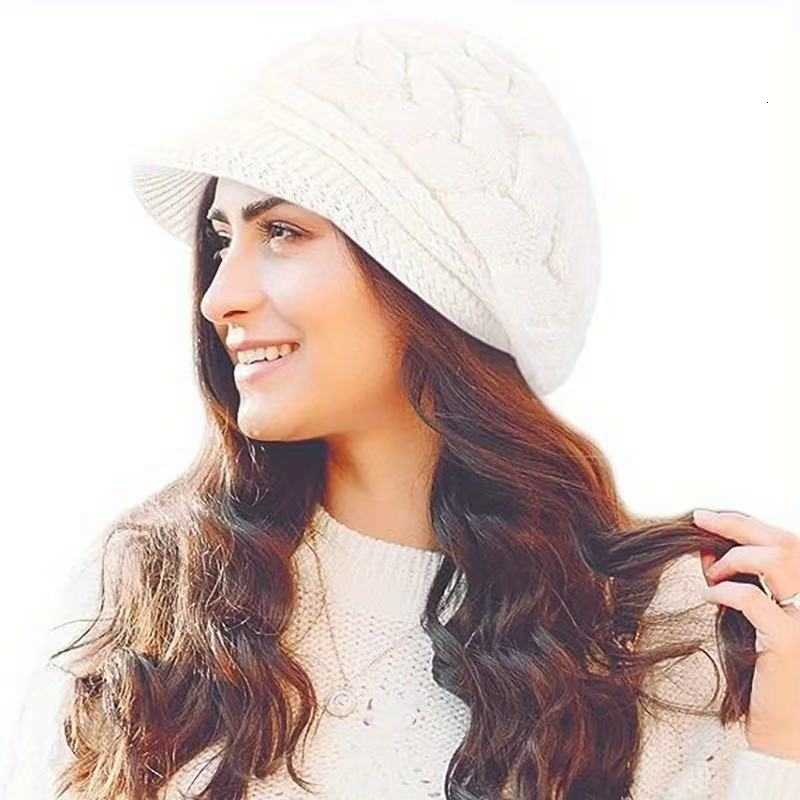 Warm Korean-style beret with fleece lining womens winter hat warm and thickened woolen hat fashionable knitted hat S260225