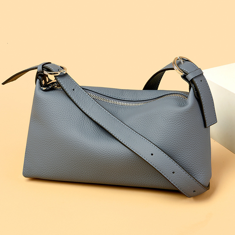 Genuine Leather Womens Bag High-End Large Capacity Commuter Pillow Bag Crossbody Bag Simple Versatile Womens Genuine Leather Bag 241025