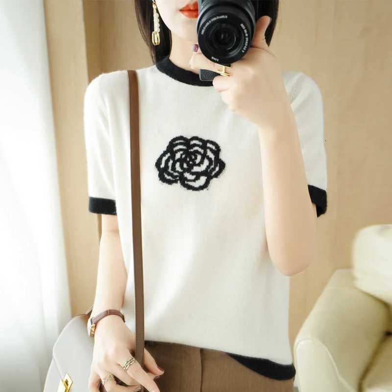 Women's Camellia Pattern Cashmere Knit Top, Round Neck Short Sleeve Spring Summer TeeT260226