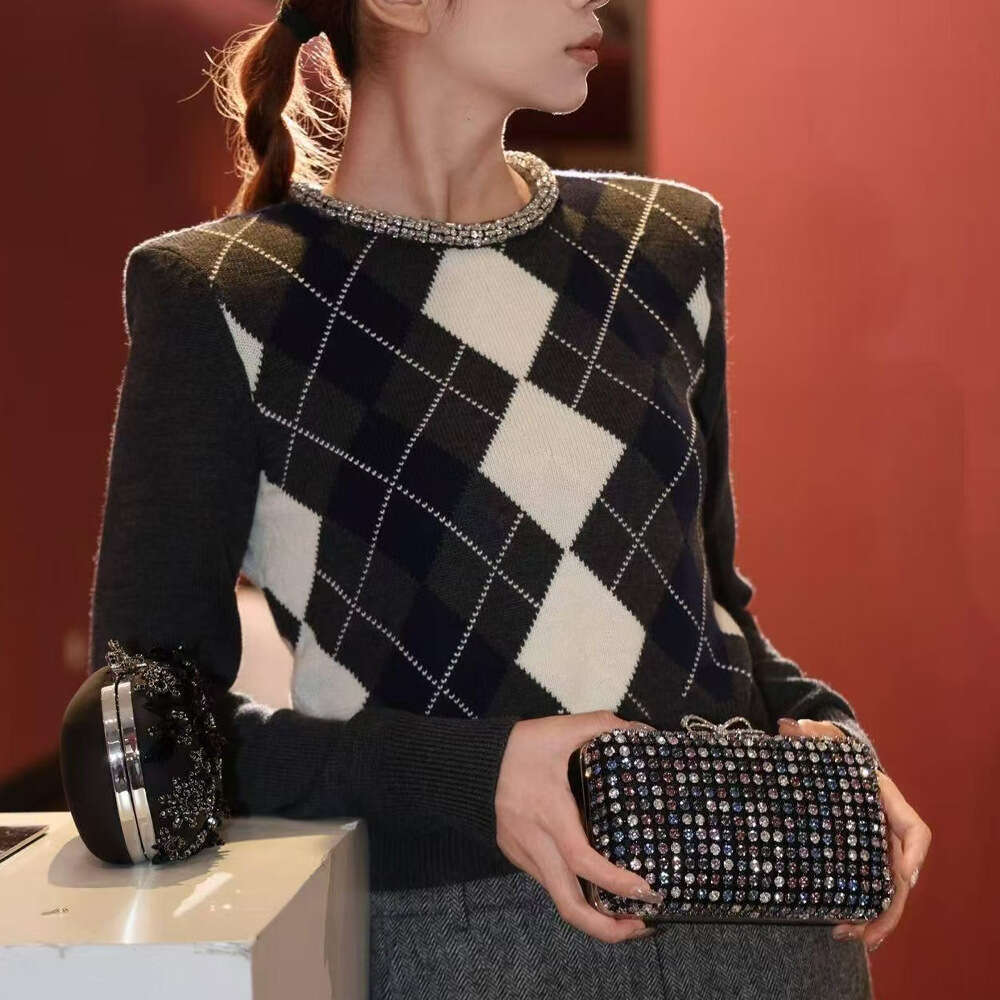 2026 Spring New Women's Round Neck Water Diamond Decorative Collar with Diamond Pattern Slimming Knitted Top