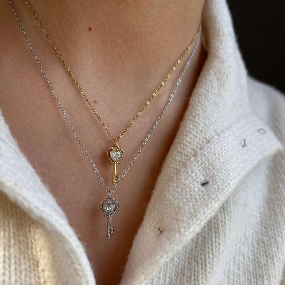 Minimalist Heart-shaped Key Pendant With Rhinestones Women's Necklace Fashion Collarbone Chain