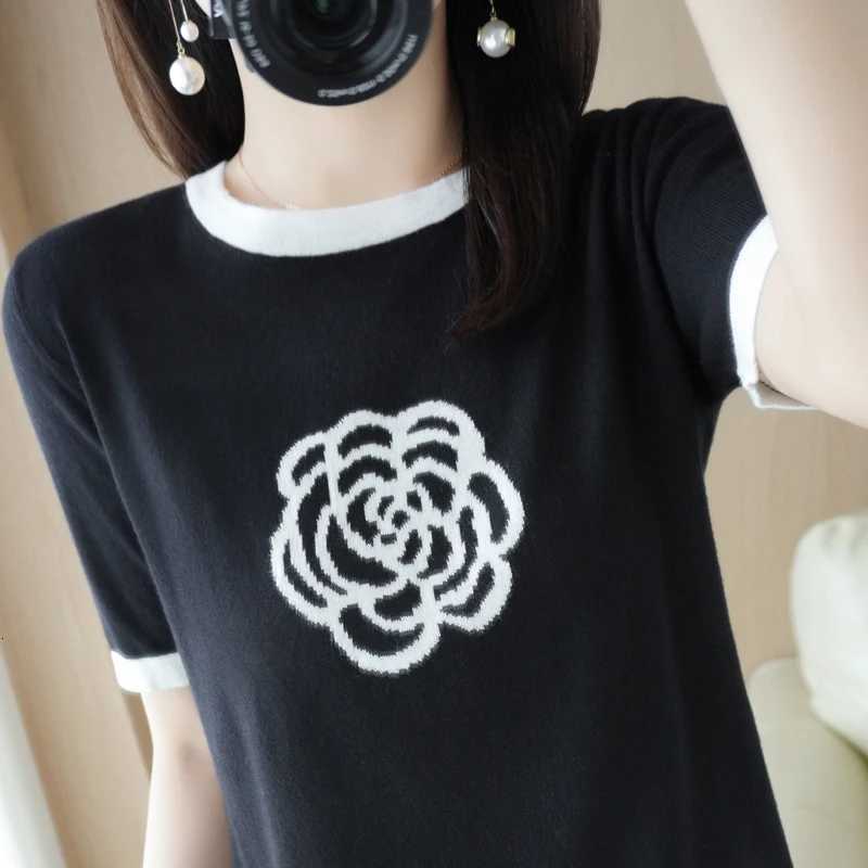 Women's Camellia Pattern Cashmere Knit Top, Round Neck Short Sleeve Spring Summer TeeT260226