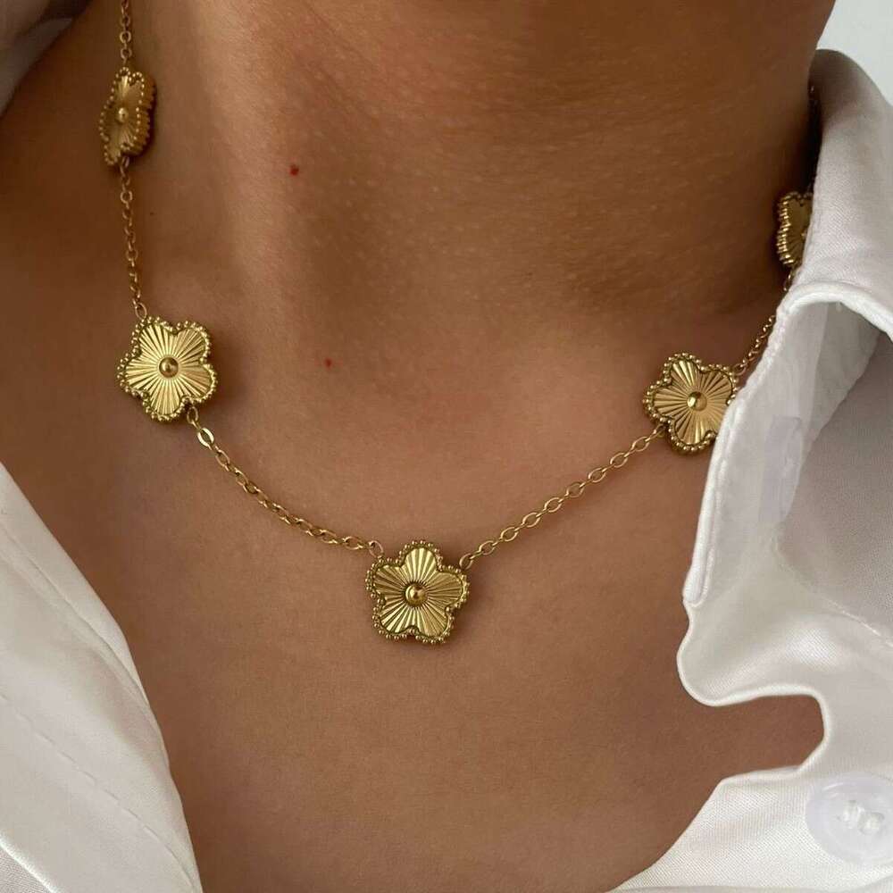 Fashion Flower Five-leaf Clover Necklace Waterproof Non-fading Versatile Women's Chain