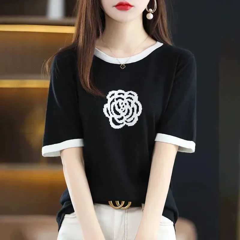 Women's Camellia Knit Top, Contrast Trim Short Sleeve TeeT260226