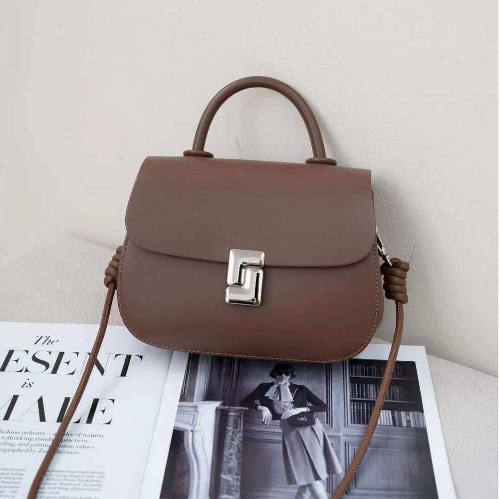 Luxury Shoulder Bags Totes Genuine Leather Women S Vintage Saddle Fashionable Small Round High End Exquisite Bag Classic Trendy Versatile Crossbody SE