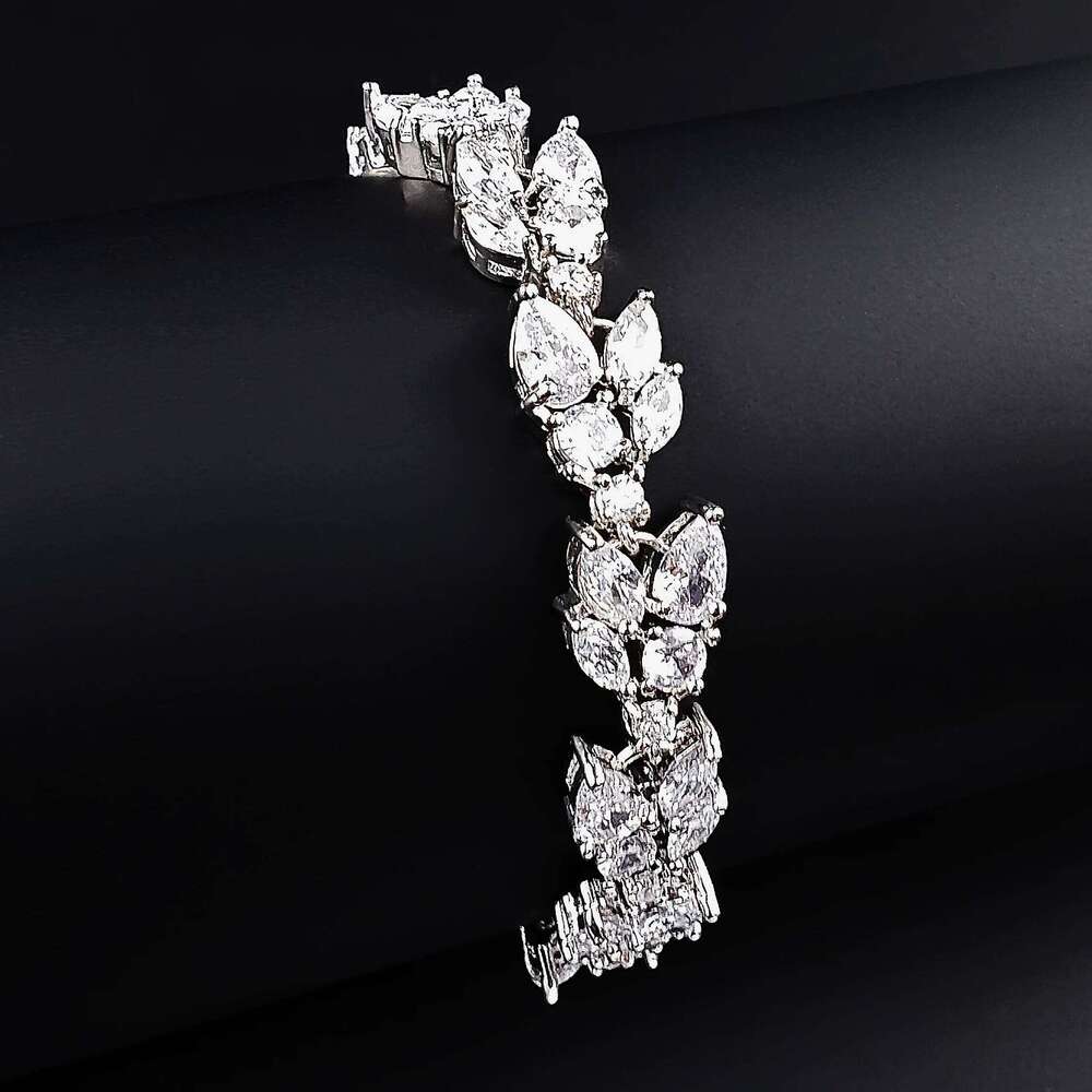 2024 New Luxury silver color on hand Bracelet Bangle For Women Anniversary Gift Jewelry Wholesale S6106 Z260225