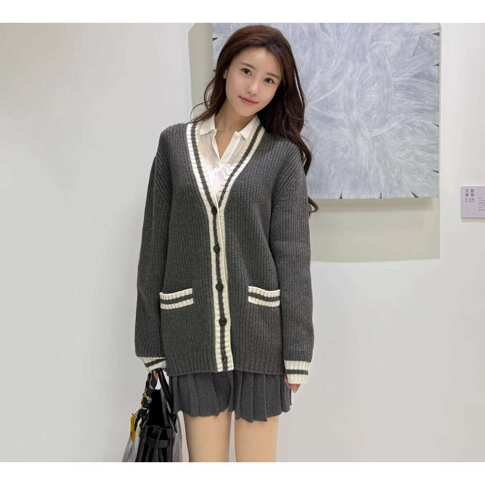 2026 Designer Spring/Summer New Collection Celebrity Lazy College Style Contrast Color V-neck Knitted Cardigan for Women