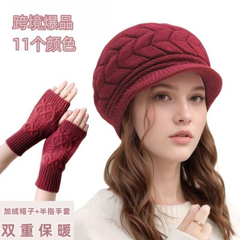 Middle-aged and Elderly Autumn and Winter Warm Knitted Wool Hat with Fleece Korean Fashion Versatile Beret for Women in Winter S260225