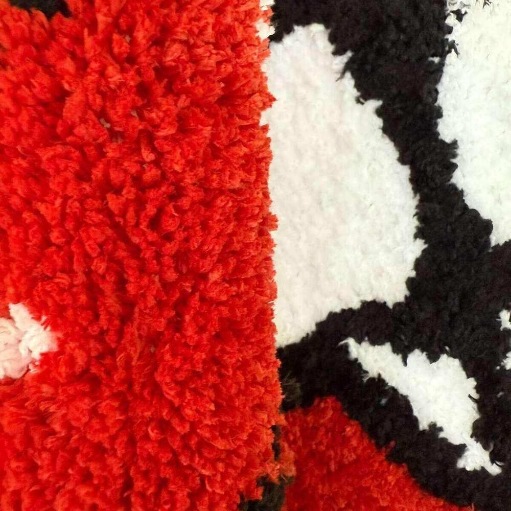 Bold Red Lips Tufted Rug Fluffy Anti-Slip Floor Mat for Bedroom Living Room Bathroom Creative Cartoon Mouth Shape Area Carpet W260226