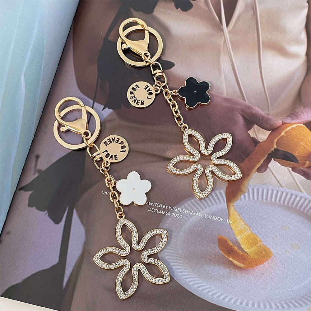 Keychain Versatile Two-color Flower Diamond-studded hollow full-diamond flower piece matches black and white enamel flowers Outdoor Recreation