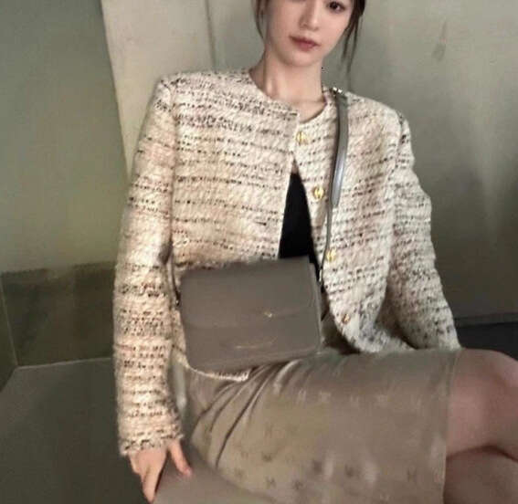 Autumn and winter high-end fashion brand line collar single breasted white-collar elegant commuting multi-functional style short jacket