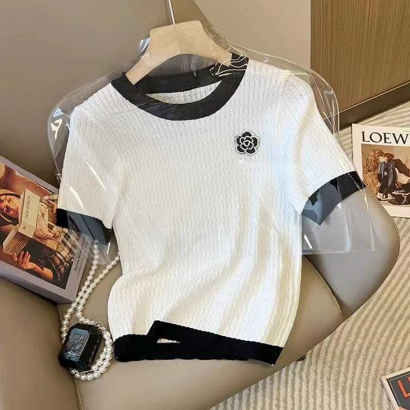 Women's Luxury Rose Embroidered Knit T-Shirt, Round Neck Short Sleeve Summer TopT260226