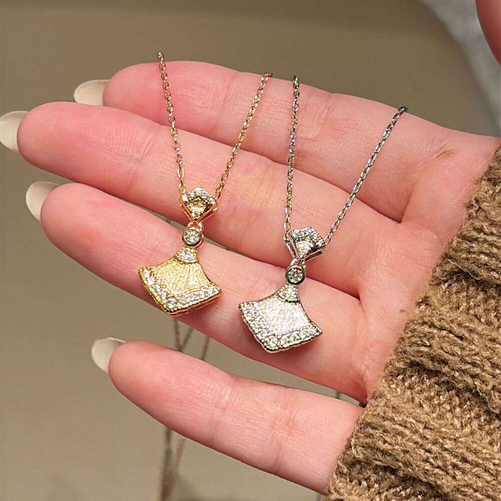 Diamond-embellished Fan-shaped Skirt Pendant Necklace For Women High-end Chain