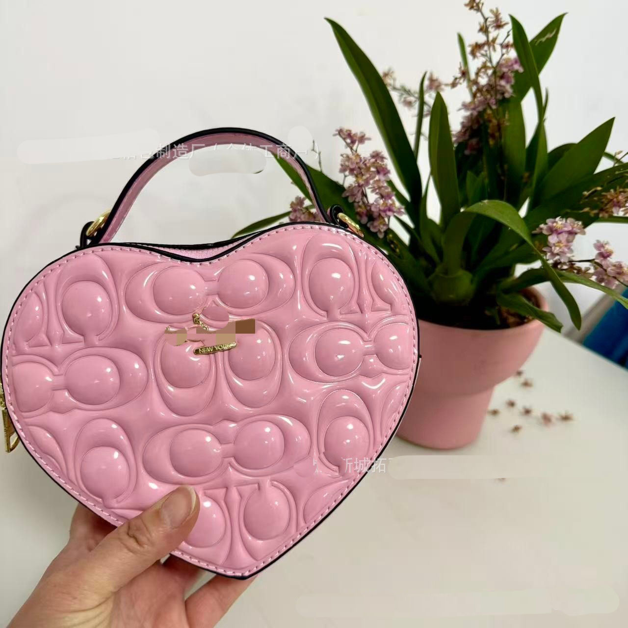 Heart shaped shoulder bag Luxury London lou Designer Women Man Mini Shoulder metal pochette clutch tote crossbody chain Bags,2 style